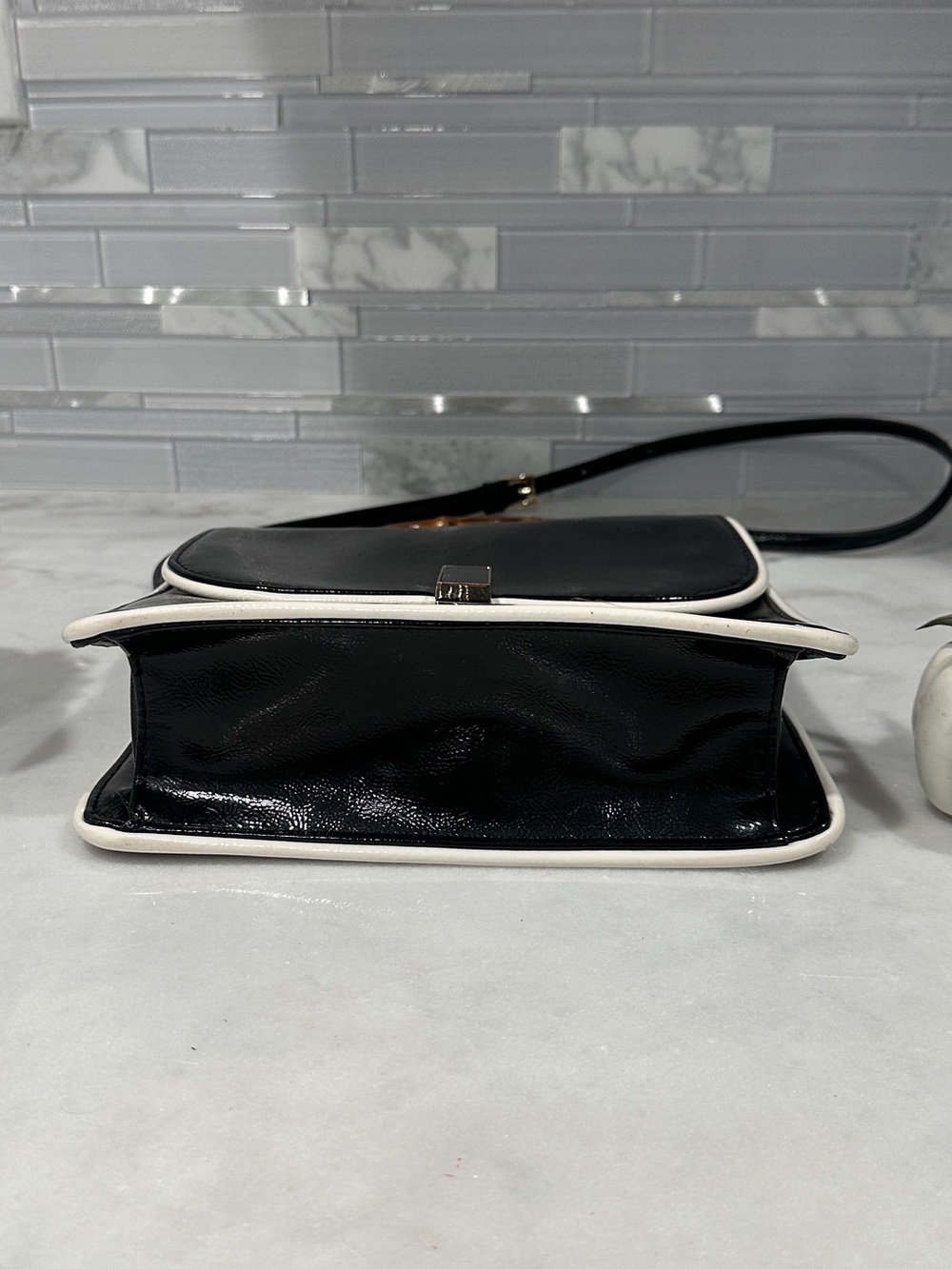Urban Outfitters Black Crossbody Bag w/ Bamboo Handle – Chic & Compact - Picture 6 of 10